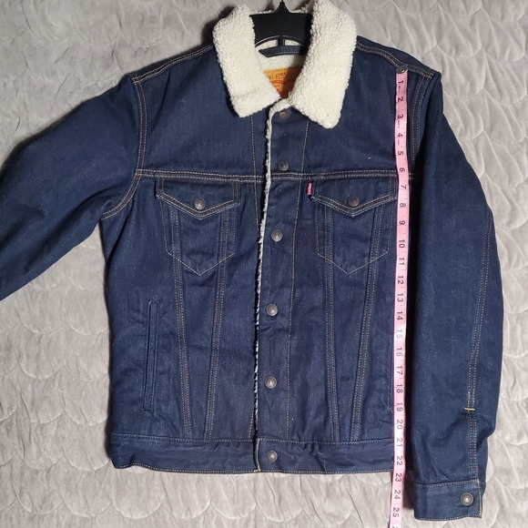 Levi's Vintage Fit Sherpa Trucker Jacket - Picture 3 of 5